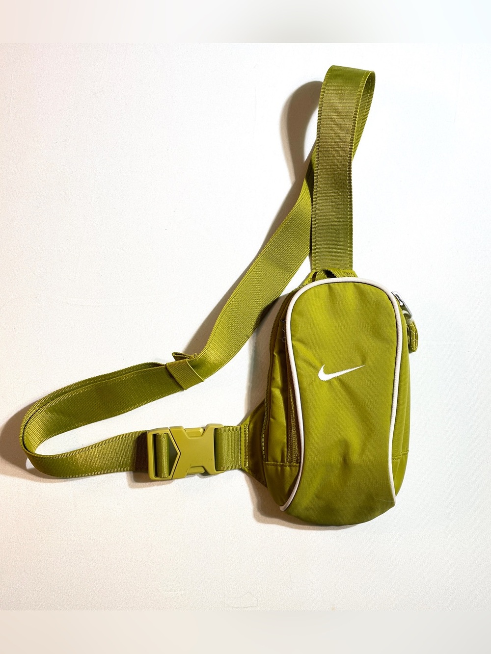 Nike Sportswear Essentials crossbody Olive Green Sling Bag - Compact